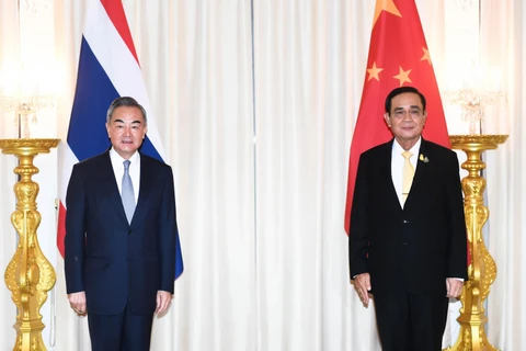 Thủ tướng Thái Lan Prayut Chan-o-cha (phải) và Ngoại trưởng Trung Quốc Vương Nghị. (Nguồn: bangkokpost.com)