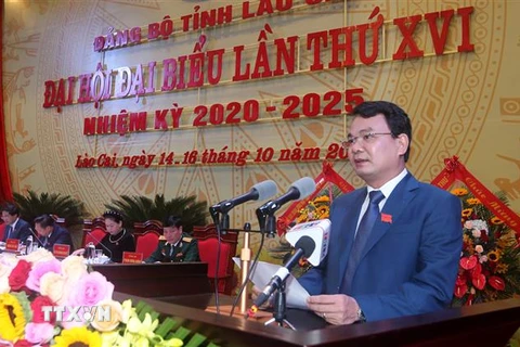 Tân Bí thư Tỉnh ủy Lào Cai khóa XVI, nhiệm kỳ 2020 điều hành phiên bế mạc. (Ảnh: Quốc Khánh/TTXVN)