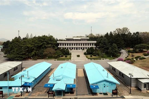 Làng đình chiến Panmunjom nằm trong khu phi quân sự liên Triều chia cách hai miền Triều Tiên. (Ảnh: AFP/TTXVN)