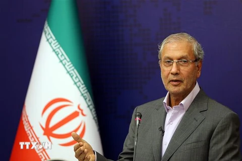 Người phát ngôn Chính phủ Iran Ali Rabiei phát biểu tại một cuộc họp báo ở Tehran. (Ảnh: AFP/TTXVN)