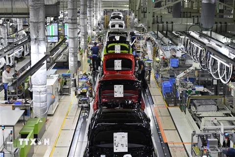 Dây chuyền sản xuất xe ôtô của Tập đoàn Toyota, Nhật Bản tại nhà máy Tsutsumi ở quận Aichi. (Ảnh: AFP/TTXVN)