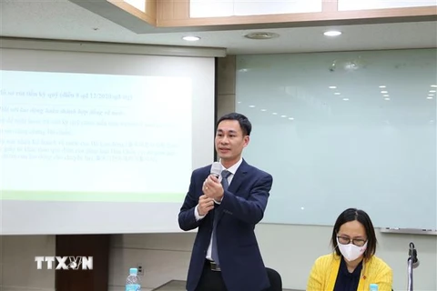 Ông Phạm Minh Đức, Trưởng Văn phòng EPS tại Hàn Quốc, phát biểu tại cuộc hội thảo. (Ảnh: Mạnh Hùng/TTXVN)