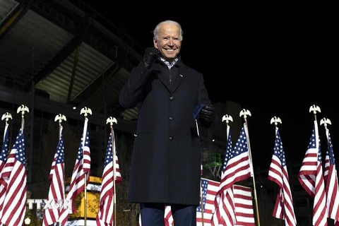 Ứng viên Tổng thống Mỹ của đảng Dân chủ Joe Biden tại cuộc vận động tranh cử ở thành phố Pittsburgh, bang Pennsylvania ngày 2/11. (Ảnh: AFP/TTXVN)