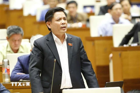 Bộ trưởng Bộ Giao thông vận tải Nguyễn Văn Thể trả lời chất vấn của các đại biểu Quốc hội. (Ảnh: Doãn Tấn/TTXVN)