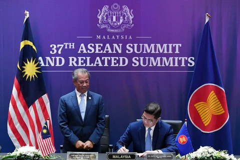 Thủ tướng Malaysia chứng kiến Lễ ký kết Hiệp định RCEP. (Nguồn: Bernama)