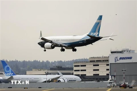 Máy bay Boeing 737 MAX thực hiện chuyến bay kiểm tra tại nhà máy của Boeing ở Seattle, Washington, Mỹ. (Ảnh: AFP/TTXVN)