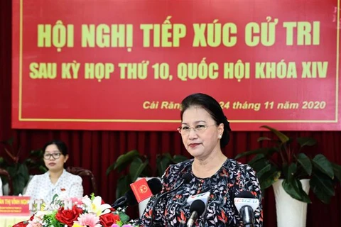 Chủ tịch Quốc hội Nguyễn Thị Kim Ngân phát biểu tại buổi tiếp xúc cử tri quận Cái Răng. (Ảnh: Trọng Đức/TTXVN)