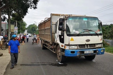 Chiếc xe tải tại hiện trường xảy ra vụ tai nạn. (Nguồn: congan.com.vn)