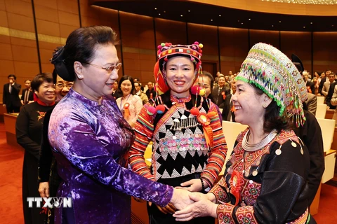 Chủ tịch Quốc hội Nguyễn Thị Kim Ngân với các đại biểu. (Ảnh: Trọng Đức/TTXVN)