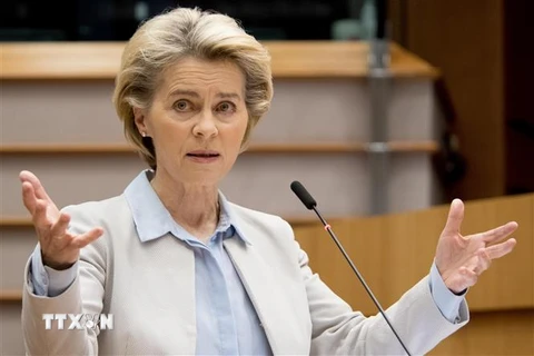 Chủ tịch EC Ursula von der Leyen phát biểu tại phiên họp Nghị viện châu Âu ở Brussels, Bỉ. (Ảnh: THX/TTXVN)