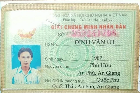 Chứng minh nhân dân của 2 đối tượng trốn khỏi khu cách ly tập trung ở huyện An Phú, tỉnh An Giang. (Ảnh: Công Mạo/TTXVN)