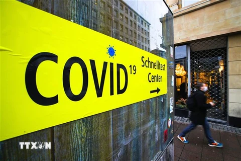 Một điểm xét nghiệm COVID-19 tại Frankfurt, Đức. (Ảnh: THX/TTXVN)