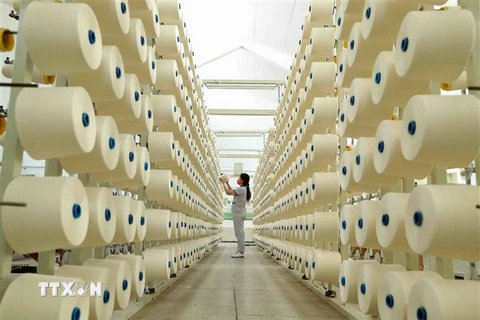 Dây chuyền sợi xuất khẩu tại Công ty TNHH dệt Phú Thọ. (Ảnh: TTXVN)