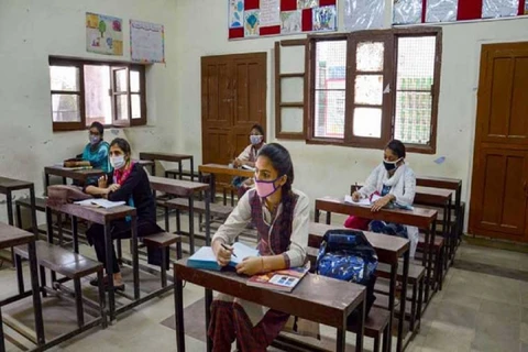 Trường học ở thủ đô New Delhi của Ấn Độ mở cửa trở lại sau gần 1 năm do dịch COVID-19. (Nguồn: wuzupnigeria.ng)