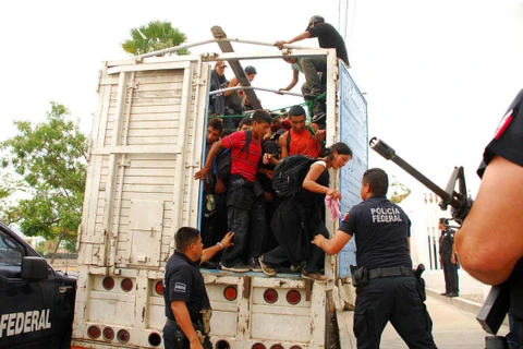 Lực lượng an ninh Mexico giải cứu người di cư. Ảnh minh họa. (Nguồn: AP)