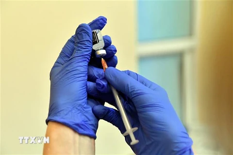 3.000 tình nguyện viên tham gia thử nghiệm lâm sàng giai đoạn 3 vắcxin của IMBCAM. Ảnh minh họa. (Nguồn: PAP/TTXVN)