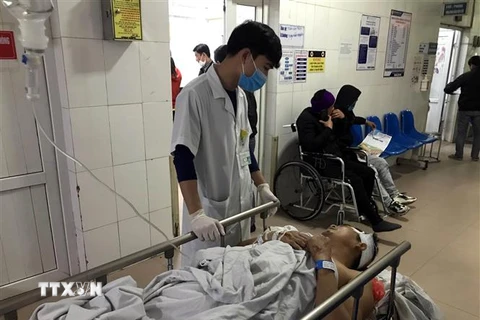 Cấp cứu cho bệnh nhân bị tai nạn tại Bệnh viện Đa khoa 115 Nghệ An. Ảnh minh họa. (Ảnh: Tá Chuyên/TTXVN)