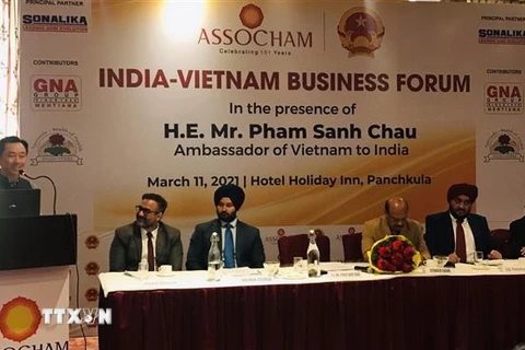 Đại sứ Việt Nam tại Ấn Độ Phạm Sanh Châu phát biểu tại Diễn đàn. (Ảnh: Huy Lê/TTXVN)