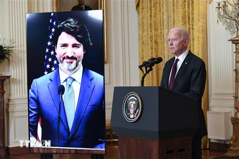 Cuộc hội đàm song phương trực tuyến đầu tiên giữa Thủ tướng Canada Justin Trudeau (ảnh màn hình) và Tổng thống Mỹ Joe Biden ngày 23/2. (Ảnh: AFP/TTXVN)