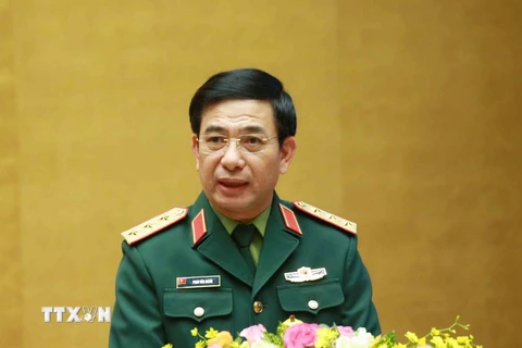 Tổng tham mưu trưởng Quân đội nhân dân Việt Nam, Thứ trưởng Bộ Quốc phòng Phan Văn Giang, trình bày chuyên đề: Những nhận thức mới và tư duy mới về quốc phòng Việt Nam. (Ảnh: Phương Hoa/TTXVN)
