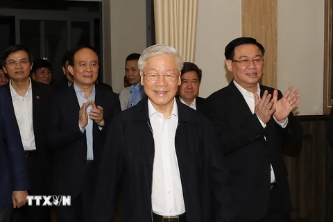 Tổng Bí thư, Chủ tịch nước Nguyễn Phú Trọng đến Hội nghị lấy ý kiến nhận xét và tín nhiệm cử tri nơi cư trú. (Ảnh: Trí Dũng/TTXVN)
