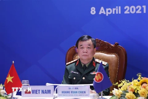 Thượng tướng Hoàng Xuân Chiến, Thứ trưởng Bộ Quốc phòng, Trưởng ADSOM+ Việt Nam, tham dự Hội nghị Quan chức Quốc phòng cấp cao ASEAN mở rộng tại điểm cầu Hà Nội. (Ảnh: Dương Giang/TTXVN)