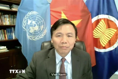 Đại sứ Đặng Đình Quý - Trưởng Phái đoàn đại diện thường trực Việt Nam tại Liên hợp quốc phát biểu tại phiên họp. (Ảnh: Hữu Thanh/TTXVN)