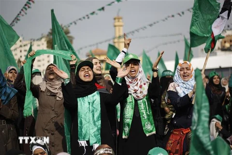 Những người ủng hộ phong trào Hồi giáo Hamas tại Dải Gaza. (Ảnh: AFP/TTXVN)