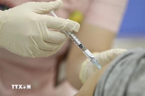 Tiêm vaccine ngừa COVID-19. (Ảnh: Minh Quyết/TTXVN)