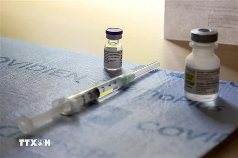 Vaccine ngừa COVID-19 của Pfizer tại một điểm tiêm chủng ở Toronto, Canada. (Ảnh: AFP/TTXVN)