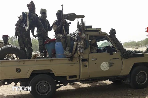 Lực lượng chống phiến quân tại khu vực Hồ Chad. (Ảnh: AFP/TTXVN)