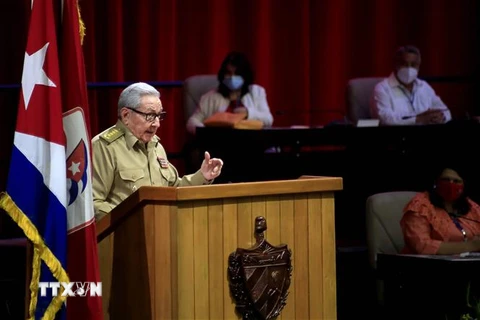 Bí thư Thứ nhất Ban Chấp hành Trung ương Đảng Cộng sản Cuba (PCC), Đại tướng Raul Castro trình bày Báo cáo Chính trị tại phiên khai mạc PCC lần thứ VIII ở La Habana. (Ảnh: THX/TTXVN)