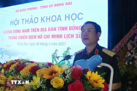 Thượng tướng Nguyễn Tân Cương, Thứ trưởng Bộ Quốc phòng phát biểu tại hội thảo. (Ảnh: Công Phong/TTXVN)
