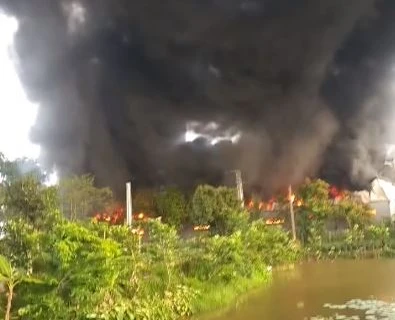 Vụ cháy thiêu rụi xưởng may có diện tích 1.900m2. (Nguồn: CTV/Vietnam+)