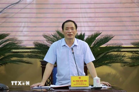 Chủ tịch UBND tỉnh Hưng Yên Trần Quốc Văn phát biểu tại cuộc họp. (Ảnh: Đinh Tuấn/TTXVN)