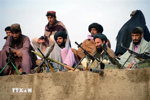 Các tay súng Taliban tại Bakwah, tỉnh miền Tây Farah, Afghanistan. (Ảnh: AFP/TTXVN)