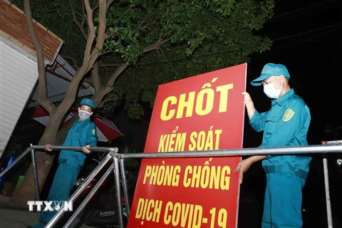 Một chốt kiểm soát cách ly y tế tại thôn Tiền Phong, xã Tân Phong huyện Bình Xuyên, Vĩnh Phúc. (Ảnh: Hoàng Hùng/TTXVN)