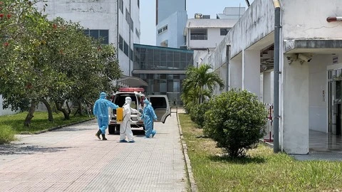 Bệnh nhân được đưa đến Bệnh viện Trung ương Huế cơ sở 2. (Nguồn: congan.com.vn)