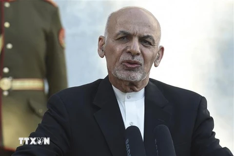 Tổng thống Afghanistan Ashraf Ghani phát biểu trong cuộc họp báo tại thủ đô Kabul. (Ảnh: AFP/TTXVN)
