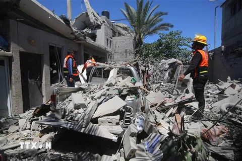 Cảnh đổ nát sau cuộc không kích của Israel xuống thành phố Rafah, Dải Gaza. (Ảnh: THX/TTXVN)