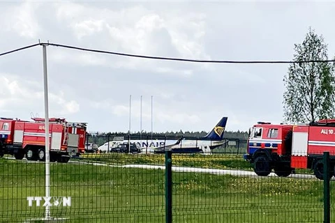 Máy bay của Hãng hàng không Ryanair hạ cánh tại sân bay quốc tế Minsk, Belarus. (Ảnh: AFP/TTXVN)
