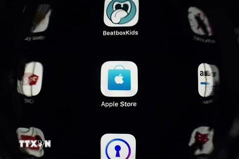 Biểu tượng Apple Store trên một màn hình điện thoại. (Ảnh: AFP/TTXVN)