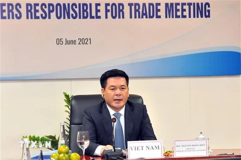 Bộ trưởng Nguyễn Hồng Diên phát biểu tại điểm cầu Hà Nội. (Ảnh: Trần Việt/TTXVN)