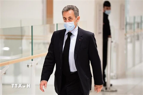 Cựu Tổng thống Pháp Nicolas Sarkozy tới phiên tòa ở Paris ngày 8/12/2020. (Ảnh: AFP/TTXVN)