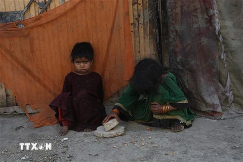 Trẻ em tại trại tị nạn ở Kabul, Afghanistan. (Ảnh: THX/TTXVN)