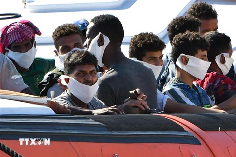 Người di cư được cứu. Ảnh minh họa. (Ảnh: AFP/TTXVN)