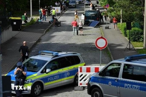 Cảnh sát phong tỏa hiện trường vụ tấn công bằng dao ở thành phố Erfurt, miền Đông nước Đức. (Ảnh: JUTARNJI/TTXVN)