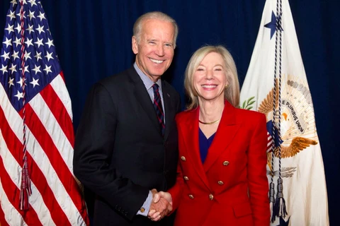 Tổng thống Mỹ Joe Biden và bà Amy Gutmann. (Nguồn: Đại học Pennsylvania)