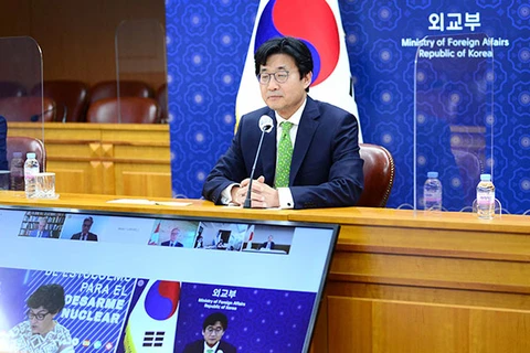 Thứ trưởng Ngoại giao Hàn Quốc Choi Jong-moon tham dự hội nghị trực tuyến Sáng kiến Stockholm. (Nguồn: Yonhap)