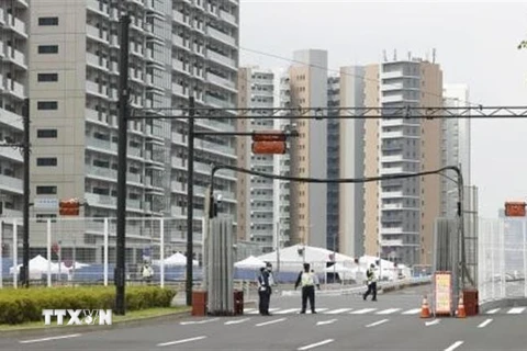 Quang cảnh làng vận động viên Olympic tại quận Chuo, thủ đô Tokyo, Nhật Bản. (Ảnh: Kyodo/TTXVN)